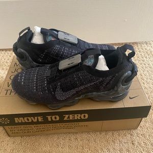 New size 7 women’s Nike Vapormax 2020